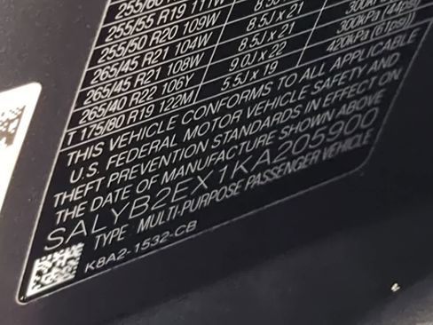 Used 2019 Land Rover Range Rover Velar S image 37