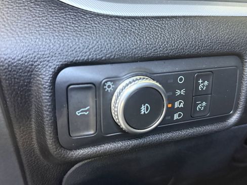 Used 2022 Ford Explorer XLT w/ Equipment Group 202A AWD/4WD image 21
