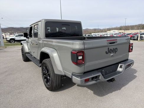 Used 2022 Jeep Gladiator Overland image 8