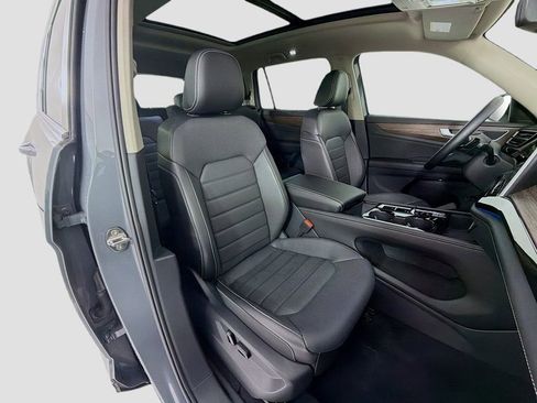 Used 2025 Volkswagen Atlas SEL image 31