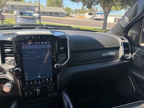 Used 2022 RAM 1500 Laramie AWD/4WD image 21