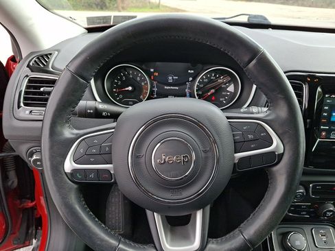 Used 2019 Jeep Compass Latitude image 19