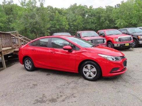 Used 2018 Chevrolet Cruze LS FWD image 5