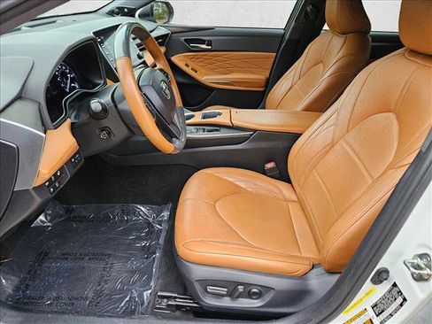 Used 2019 Toyota Avalon Limited image 17
