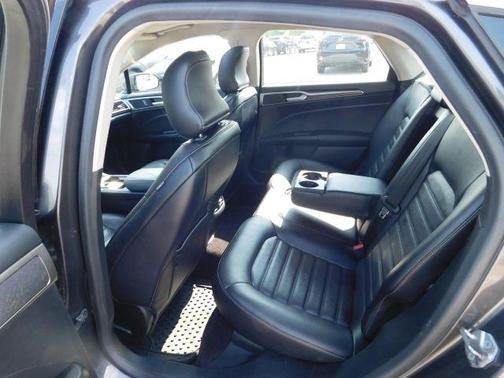 Used 2017 Ford Fusion SE w/ Equipment Group 202A AWD/4WD image 13