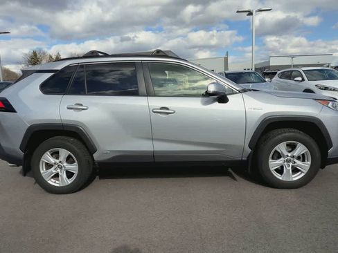 Used 2020 Toyota RAV4 XLE w/ Convenience Package image 9