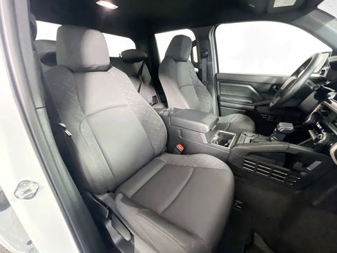 Used 2025 Toyota Tacoma SR5 image 31