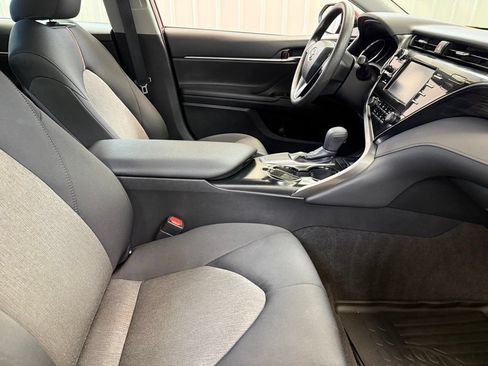 Used 2019 Toyota Camry LE w/ Convenience Package FWD image 33