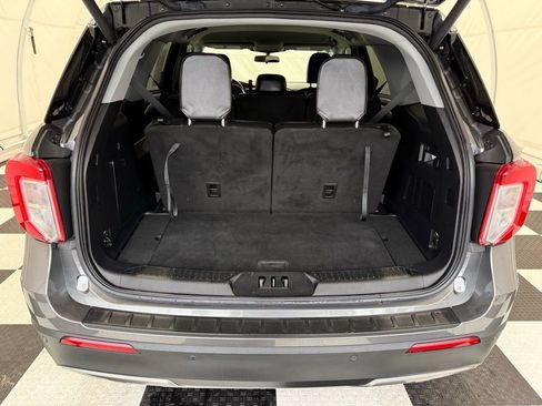 Used 2022 Ford Explorer XLT w/ Equipment Group 202A image 4