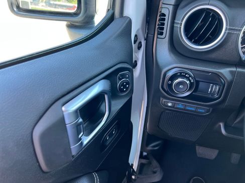 Used 2023 Jeep Wrangler Unlimited Sahara w/ Cold Weather Group AWD/4WD image 16