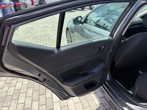 Used 2025 Nissan Altima 2.5 SV FWD image 30