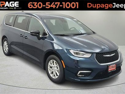 New 2025 Chrysler Pacifica Select