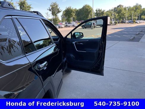 Used 2020 Toyota RAV4 Limited AWD/4WD image 22