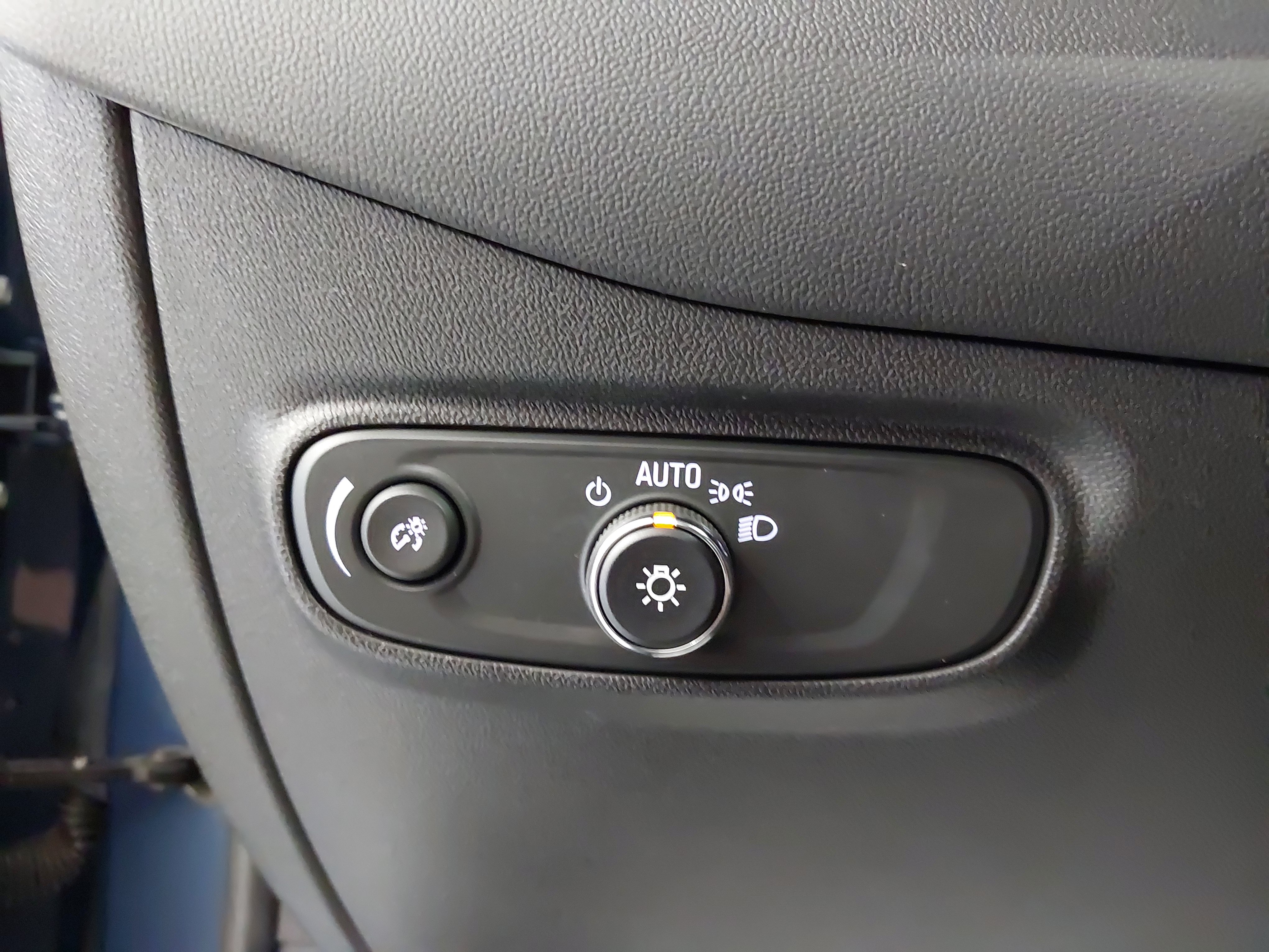 Certified 2024 Chevrolet Equinox RS FWD image 24