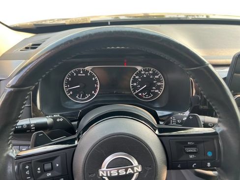 Used 2023 Nissan Pathfinder SL AWD/4WD image 14