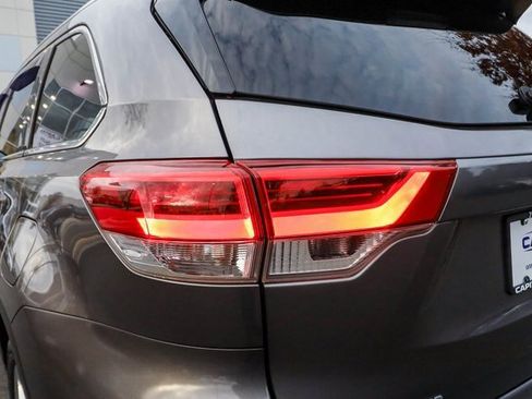 Used 2017 Toyota Highlander Limited image 21