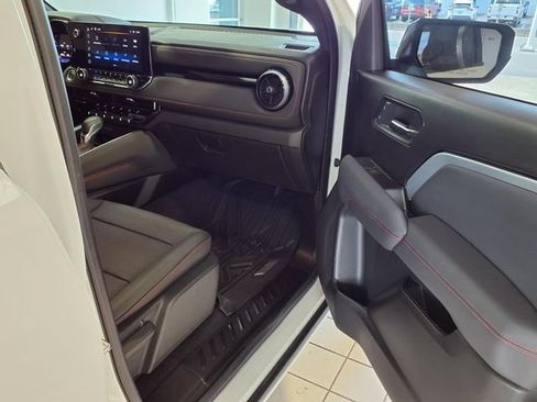 Used 2024 Chevrolet Colorado Z71 w/ Z71 Convenience Package 2 AWD/4WD image 26