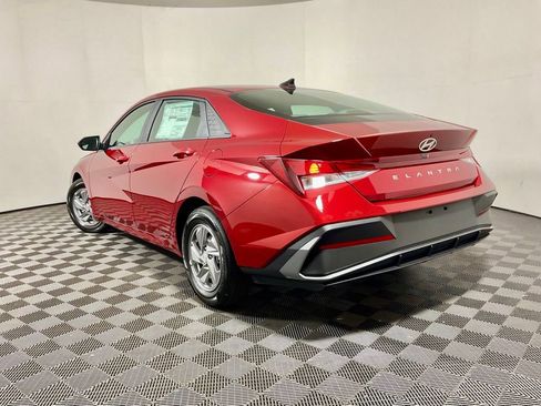 New 2025 Hyundai Elantra SE image 9