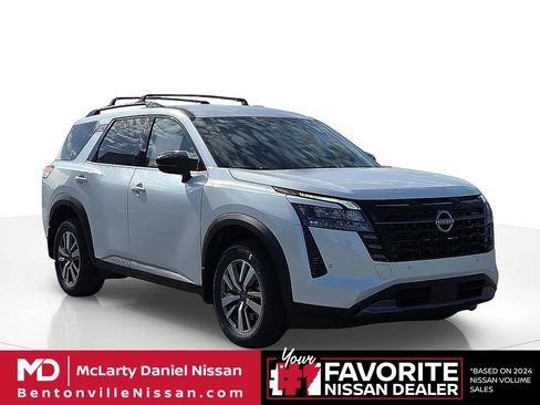 New 2026 Nissan Pathfinder SL image 1