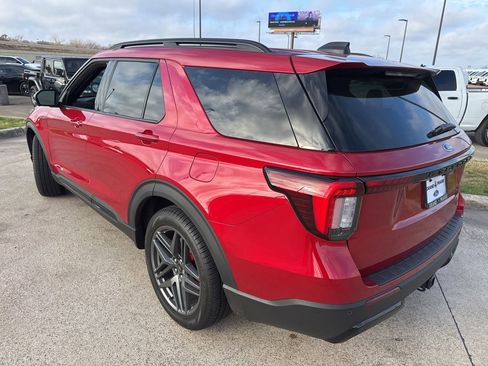 Used 2025 Ford Explorer ST-Line w/ Premium Package image 8