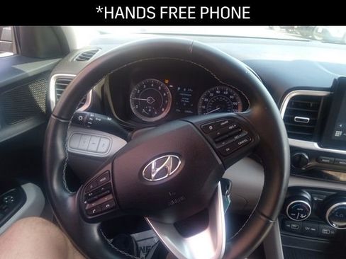 Used 2022 Hyundai Venue SEL image 9