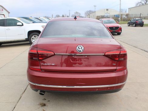 Used 2018 Volkswagen Passat 2.0T SE w/ SE Lighting Package FWD image 18