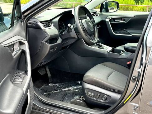 Used 2025 Toyota RAV4 XLE FWD image 10