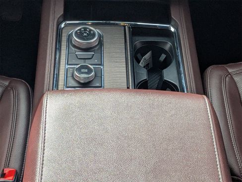 Used 2024 Ford Expedition Limited image 21