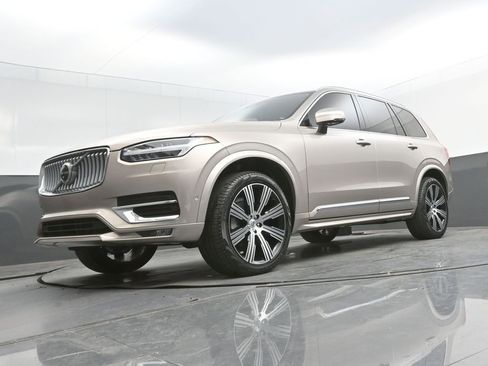 Certified 2024 Volvo XC90 B5 Plus image 31