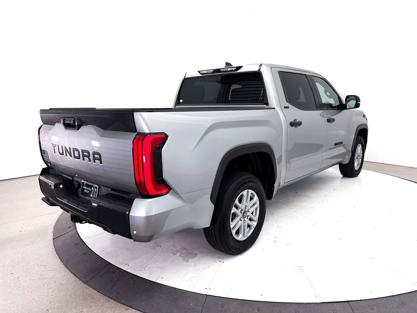 Used 2025 Toyota Tundra SR5 w/ SR5 Convenience Package AWD/4WD image 18