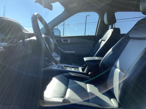 Used 2022 Ford Explorer XLT w/ Equipment Group 202A image 16