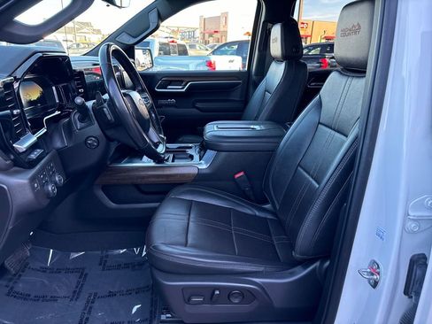 Used 2022 Chevrolet Silverado 1500 High Country w/ Technology Package image 9