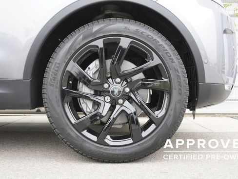 Used 2025 Land Rover Discovery S AWD/4WD image 33