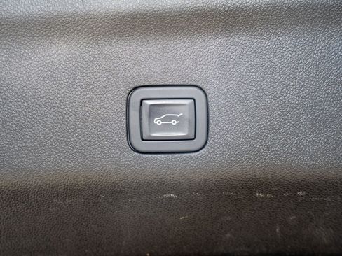 Used 2025 Chevrolet Tahoe LT AWD/4WD image 11