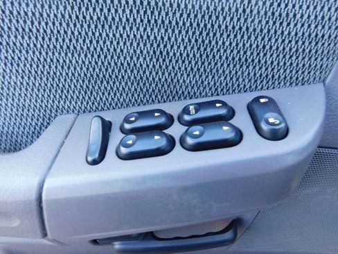 Used 2002 Ford Explorer XLT image 11