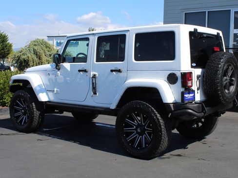 Used 2017 Jeep Wrangler Unlimited Sahara AWD/4WD image 4