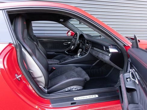 Certified 2019 Porsche 911 Carrera GTS RWD image 30