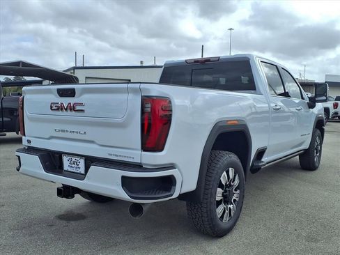 New 2026 GMC Sierra 2500 Denali w/ Denali Reserve Package AWD/4WD image 4