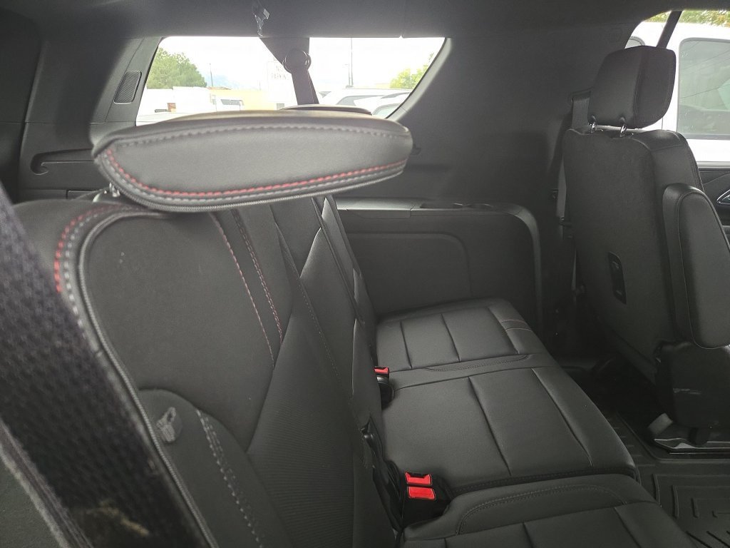 Used 2023 Chevrolet Suburban RST w/ Luxury Package AWD/4WD image 7