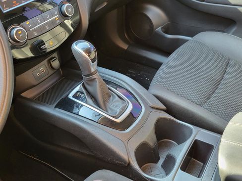 Used 2019 Nissan Rogue Sport S image 29