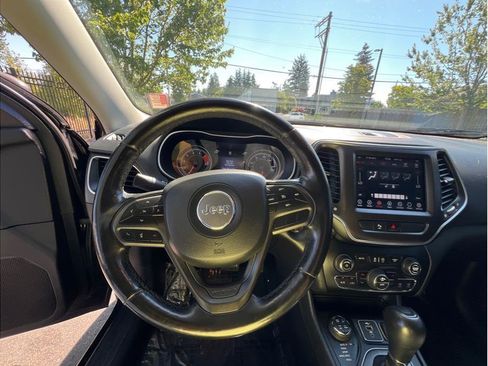 Used 2020 Jeep Cherokee Trailhawk w/ Cold Weather Group image 8