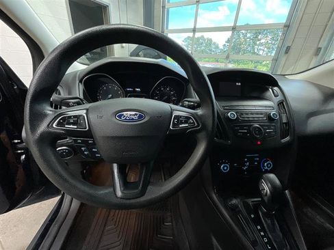 Used 2018 Ford Focus SE FWD image 14