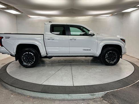 Used 2024 Toyota Tacoma TRD Sport image 6