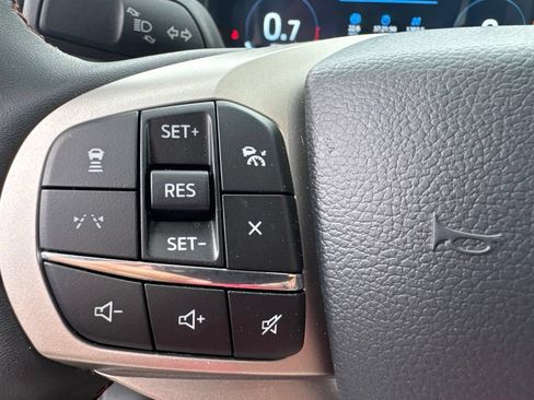 Used 2026 Ford Explorer Active AWD/4WD image 32