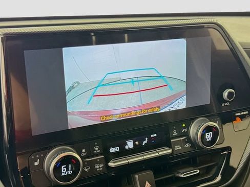 Used 2023 Toyota Highlander XSE FWD image 13