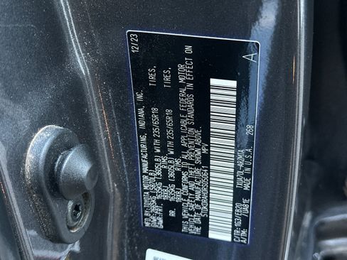 Used 2024 Toyota Highlander XLE image 28