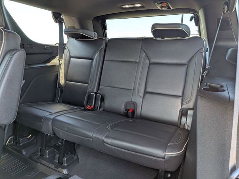 Certified 2022 GMC Yukon SLT w/ SLT Luxury Package AWD/4WD image 22