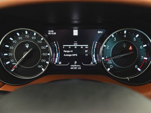 Used 2023 Maserati Ghibli Modena Q4 AWD/4WD image 15