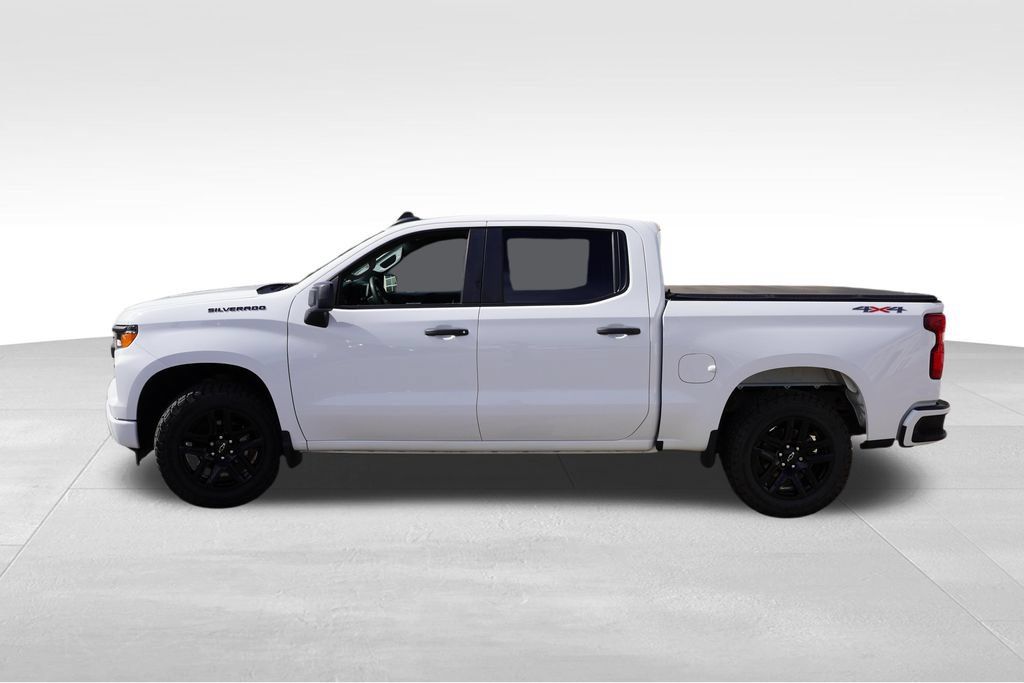Used 2022 Chevrolet Silverado 1500 Custom w/ LPO, Dark Essentials Package AWD/4WD image 9
