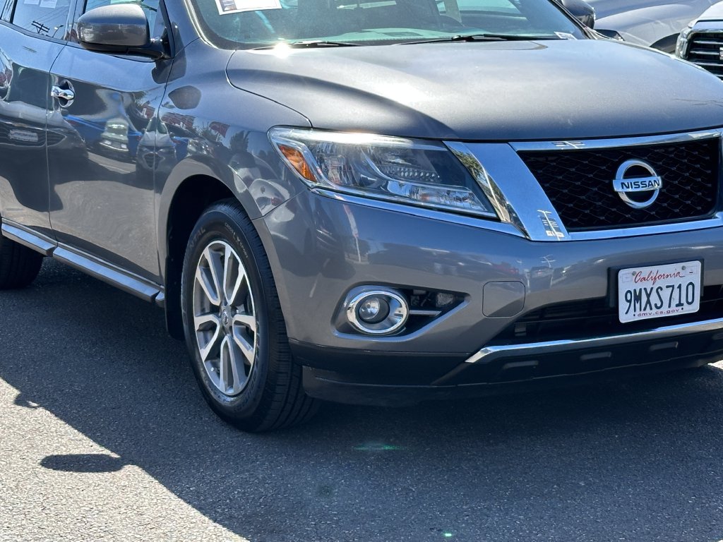 Used 2016 Nissan Pathfinder SV FWD image 9